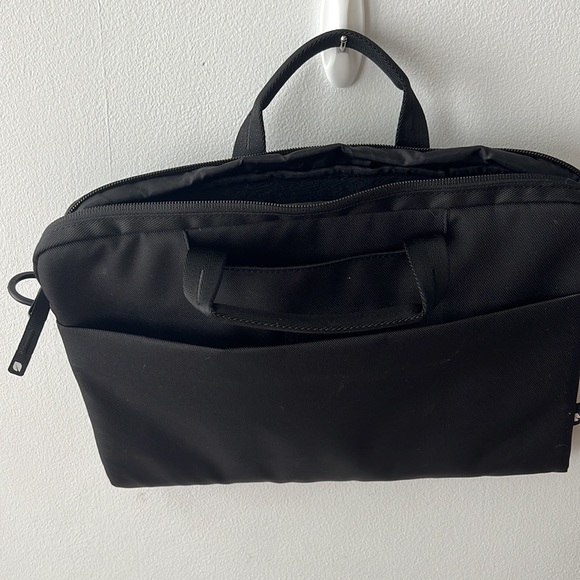 Incase laptop briefcase - Picture 4 of 4